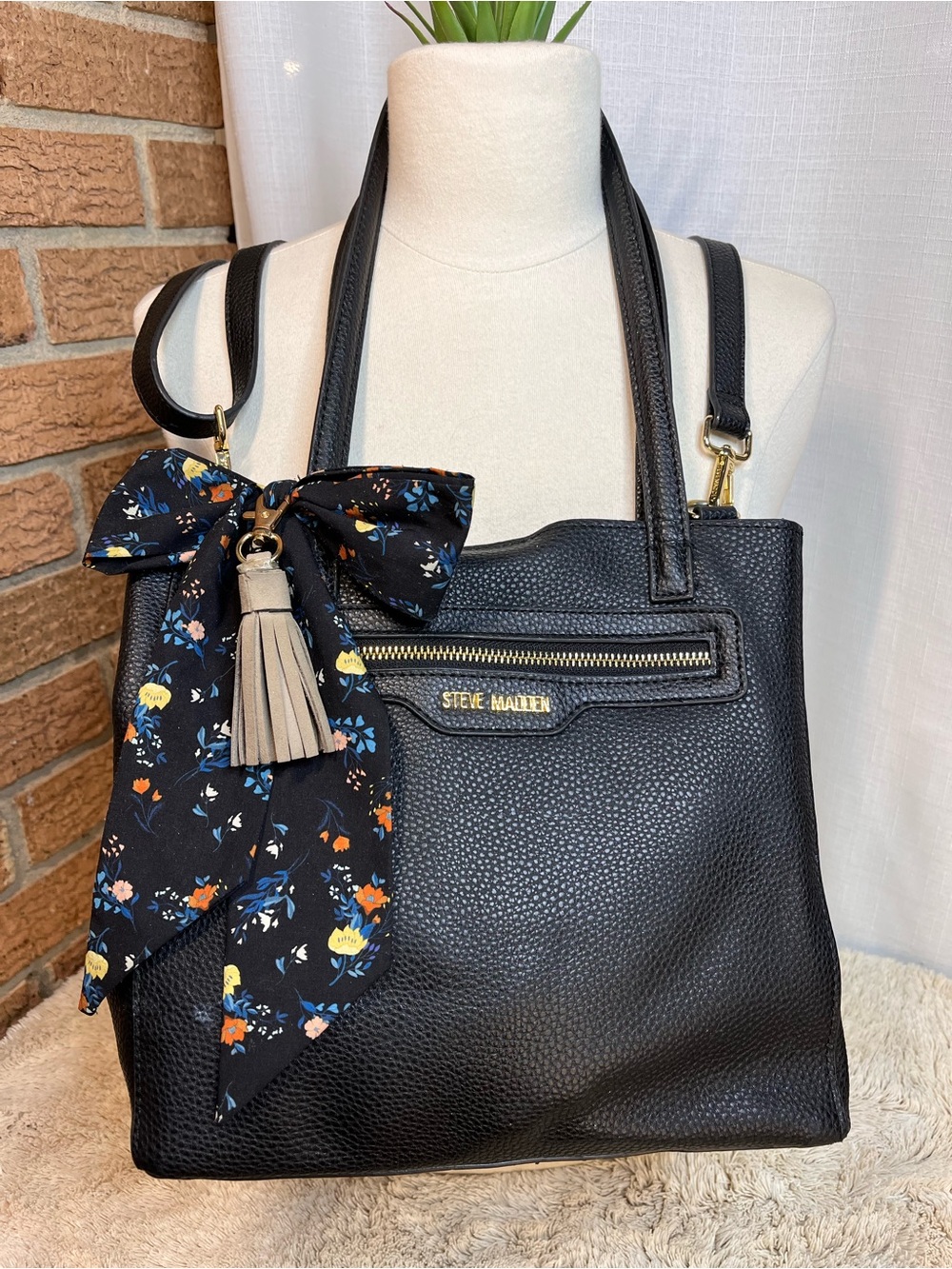 Steve Madden Black Faux Pebbled Leather Handbag Removable Strap Floral Scarf